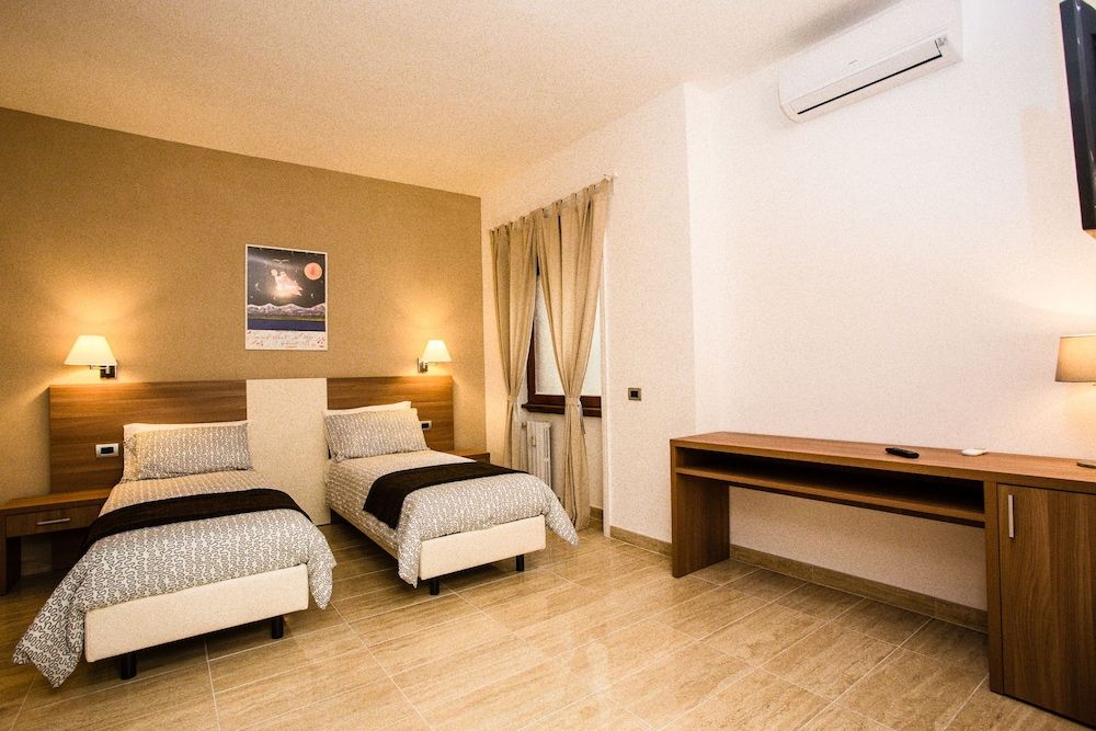 Trastevere's Friends Twin Room 2