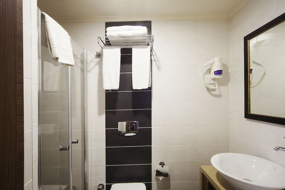 Delta Hotel Istanbul Standard Double or Twin Room, 1 Double or 2 Twin Beds 8