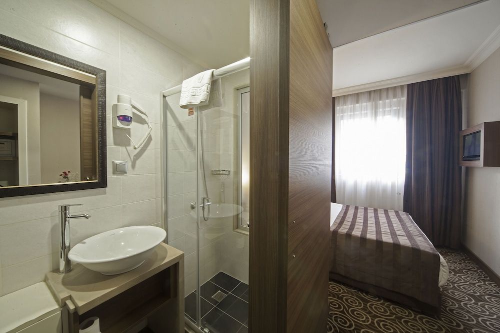 Delta Hotel Istanbul Standard Double or Twin Room, 1 Double or 2 Twin Beds 7