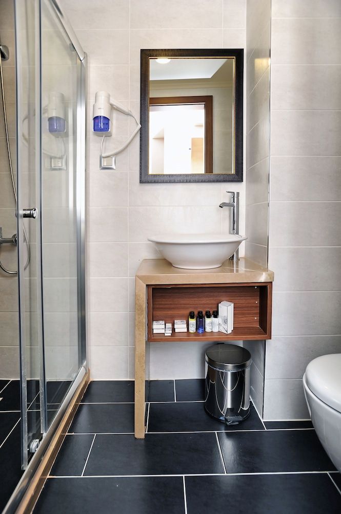 Delta Hotel Istanbul Standard Double or Twin Room, 1 Double or 2 Twin Beds 9