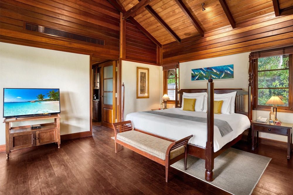 Signature Villa (Enchanted | Comp. Bottle of Prosecco)