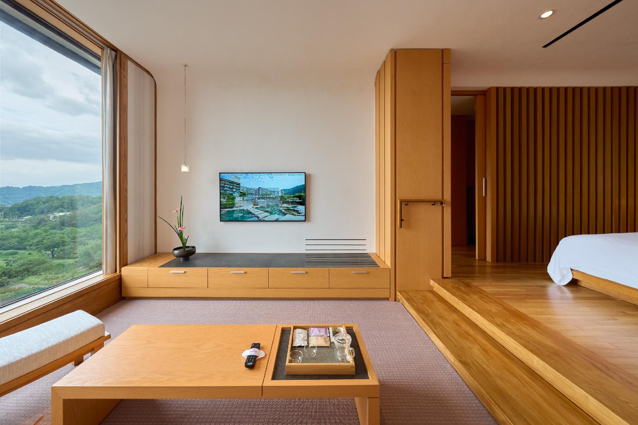 Western City View Suite - Twin Beds