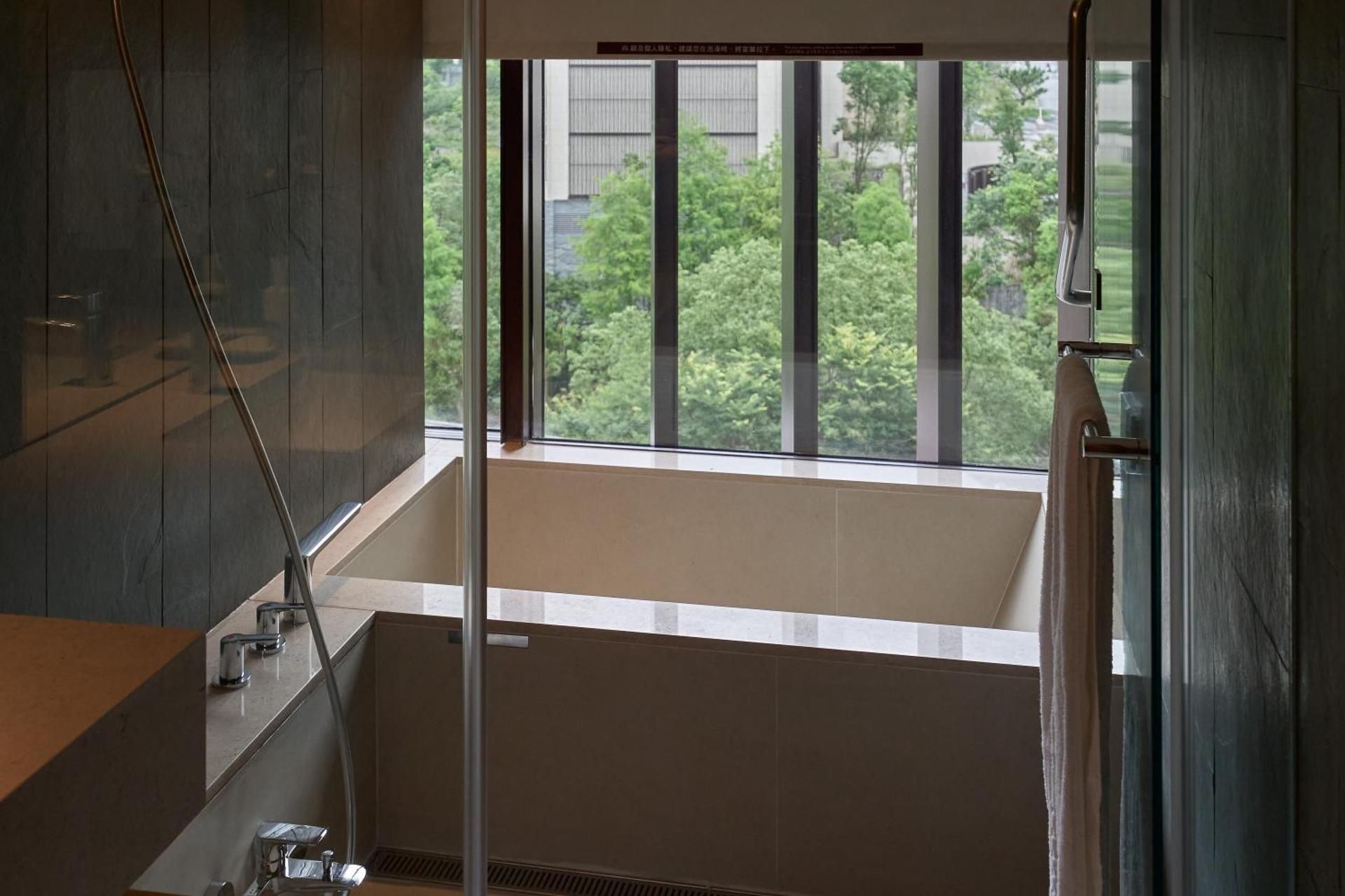 Standard Suite with 2 Single Beds