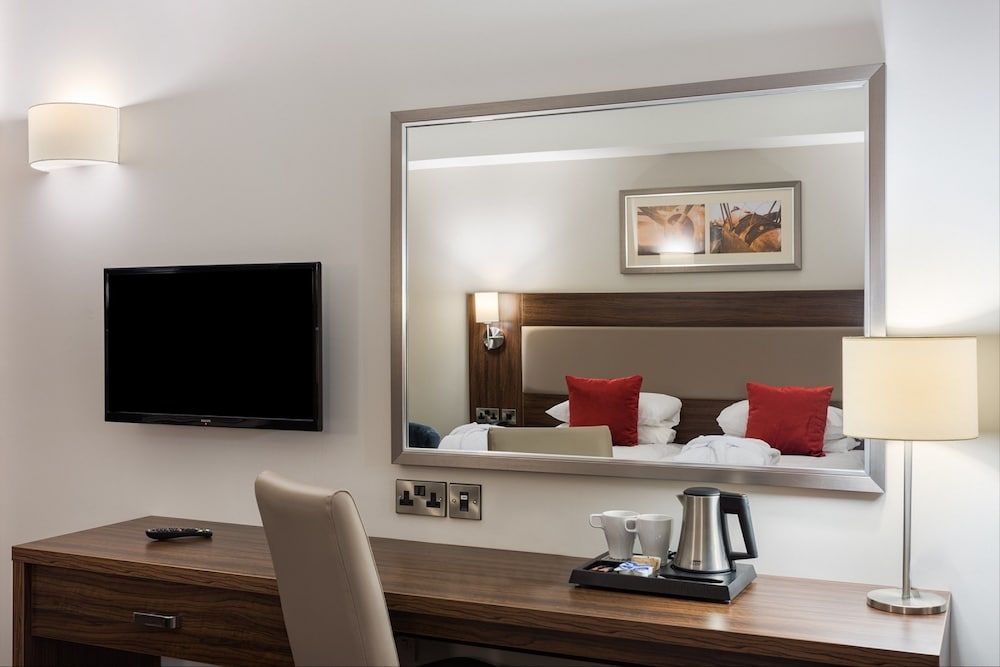 undefined Heston Hyde Hotel 4