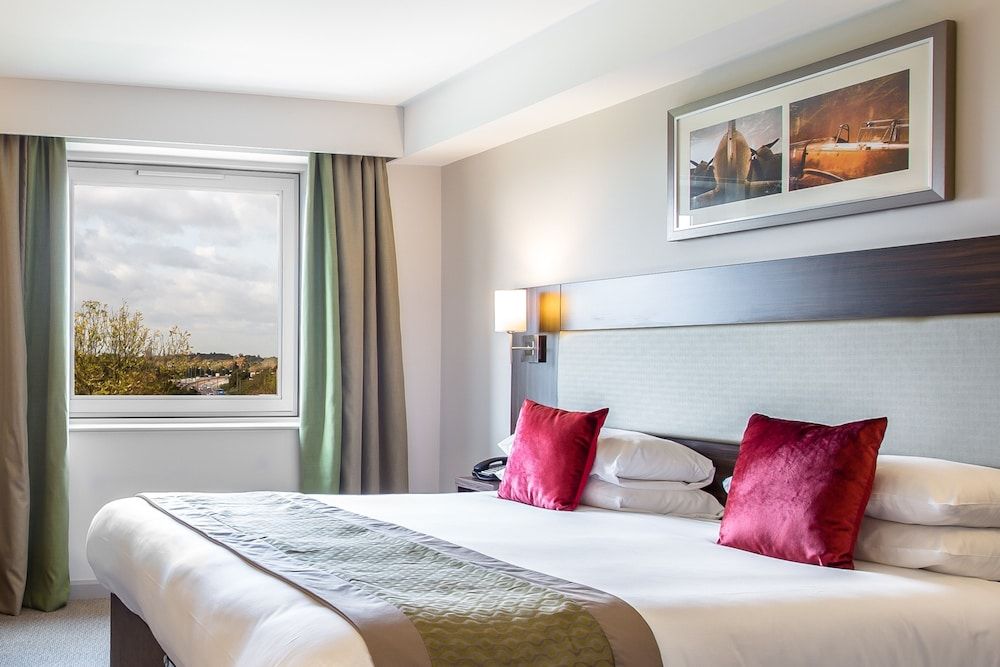 undefined Heston Hyde Hotel 3