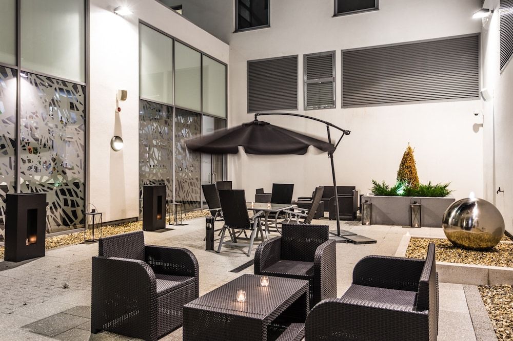 undefined Heston Hyde Hotel 10