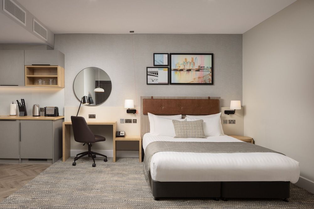 Studio Suite, 1 Queen Bed, Accessible, Kitchen