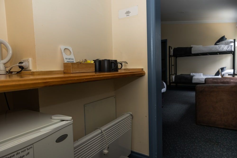 Tullah Lakeside Lodge Family Room 6