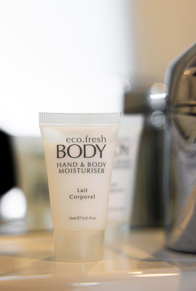 Tullah Lakeside Lodge Panoramic Double Room, Lakeside 9