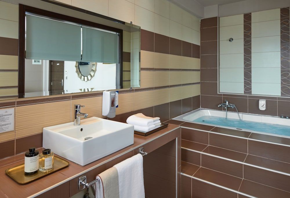 Maison Hotel Junior Suite 8