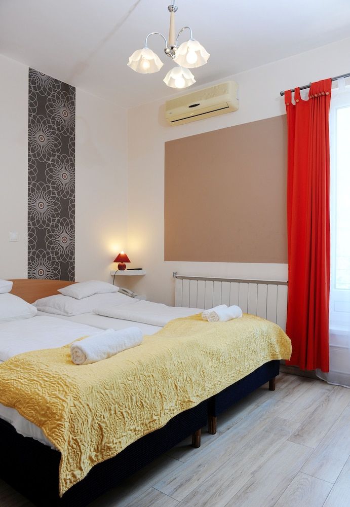 Hotel Papillon Standard Room 3