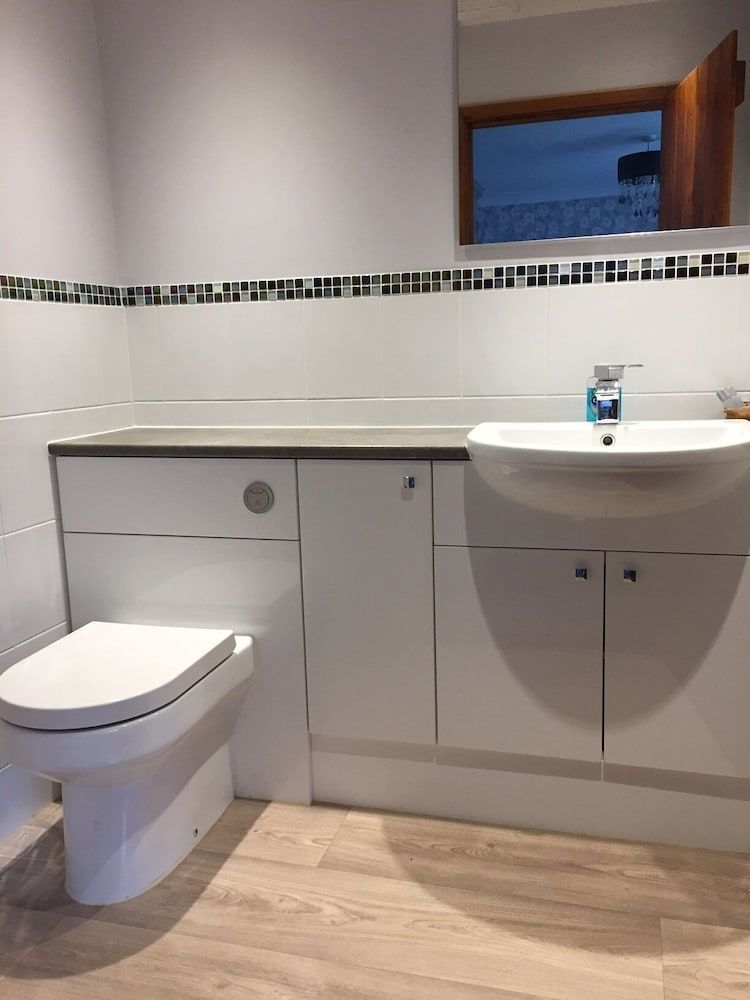 Hazel Barn B&B Suite, Ensuite (Oak) 7