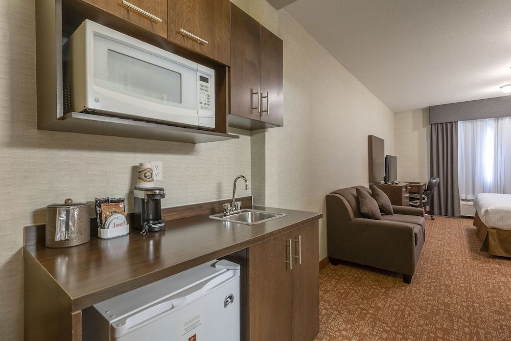 Devonian Hotel & Suites 1 Bedroom, King Suite, Non-Smoking 8