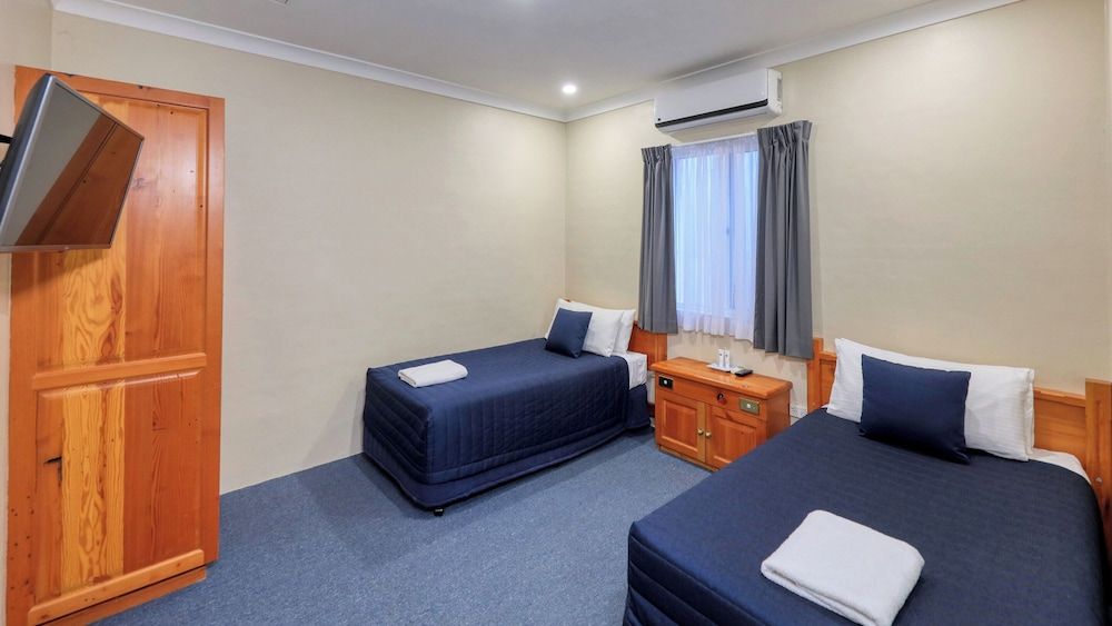 Breakout Motor Inn Suite, 2 Bedrooms 3