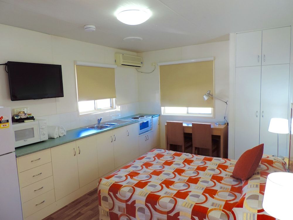 Chinchilla Motor Inn Standard Villa with Kitchenette 3