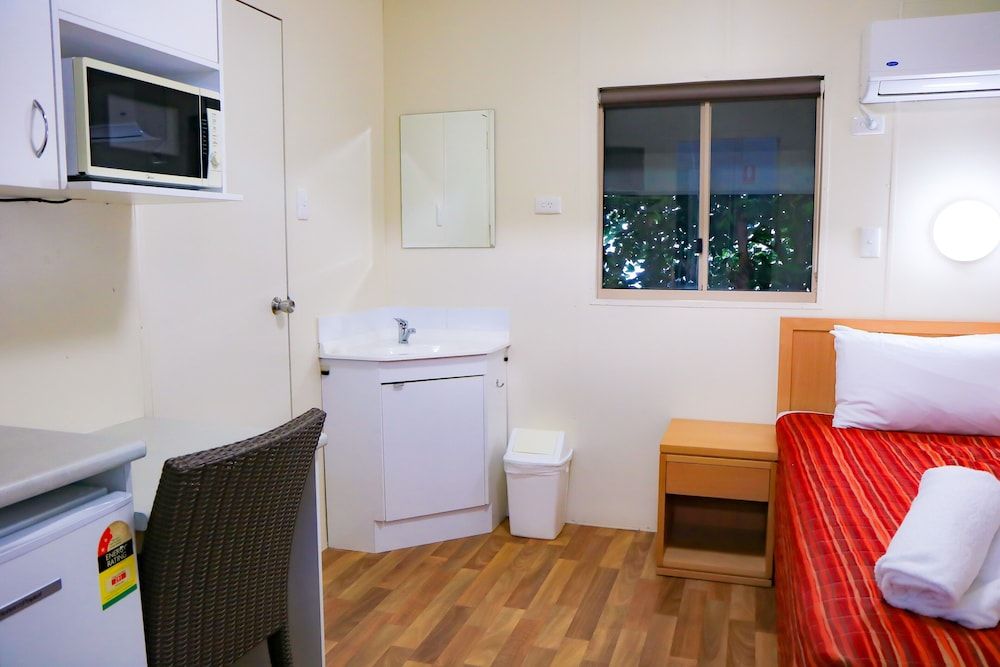 Chinchilla Motor Inn King Single Room 3