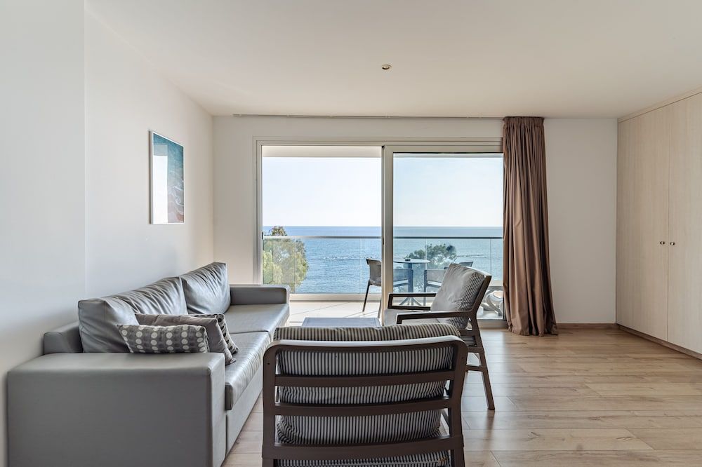 Harmony Bay Hotel Suite, Sea View Room 4