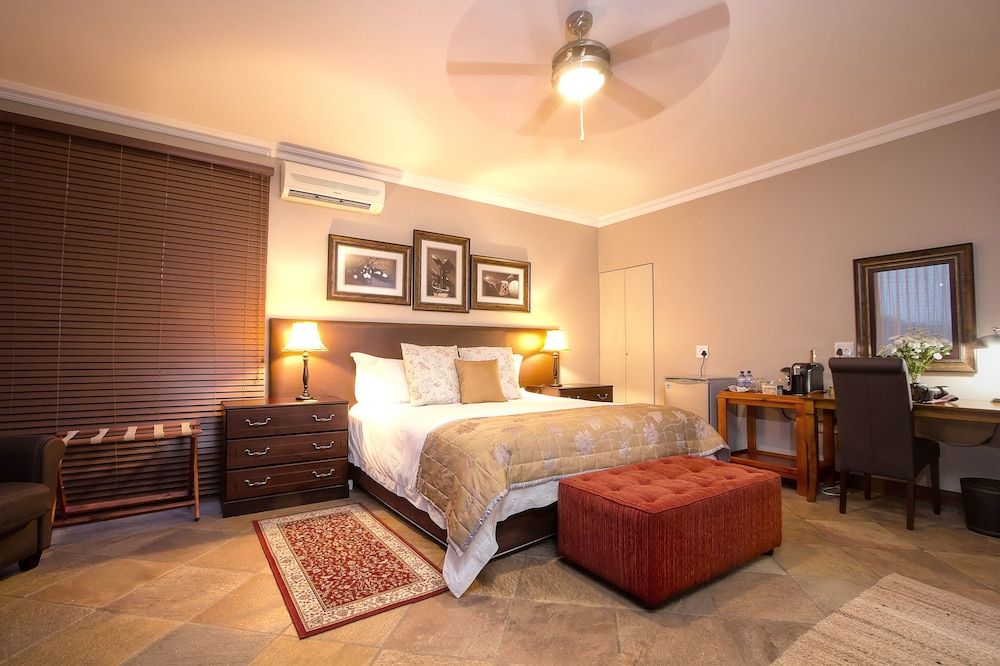 Leopardsong Manor Executive King Room with shower 2