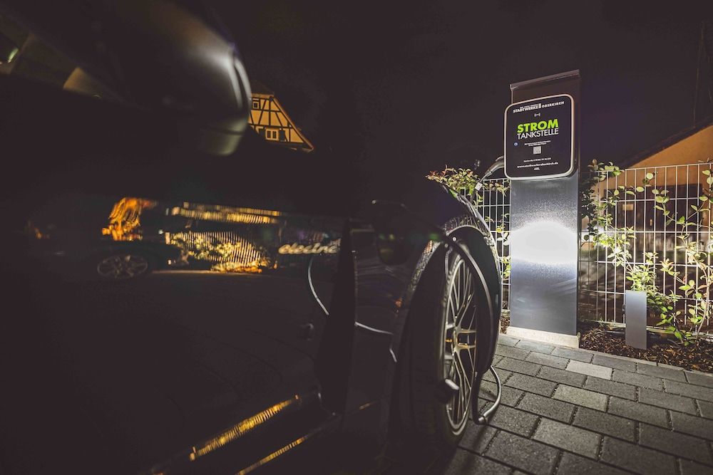 Electric vehicle charging station