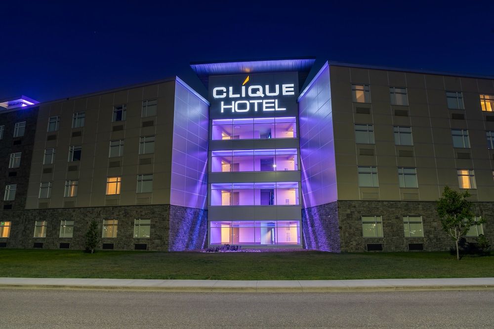 undefined Hotel Clique Calgary Airport 9