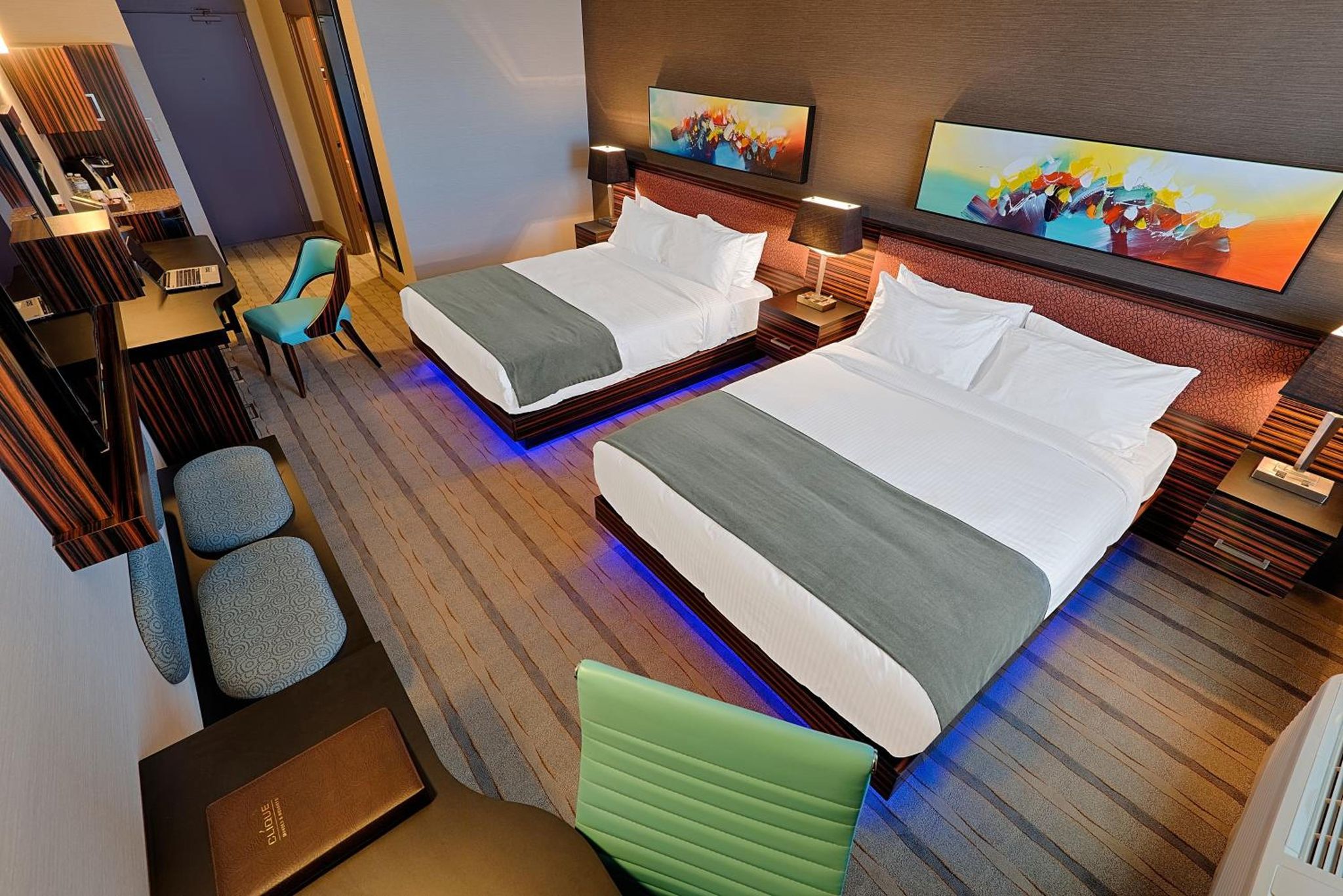 undefined Hotel Clique Calgary Airport 10