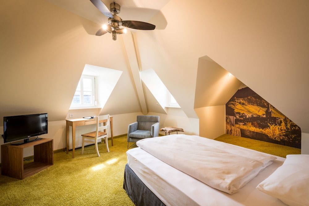 Jung und verliebt (french double bed)