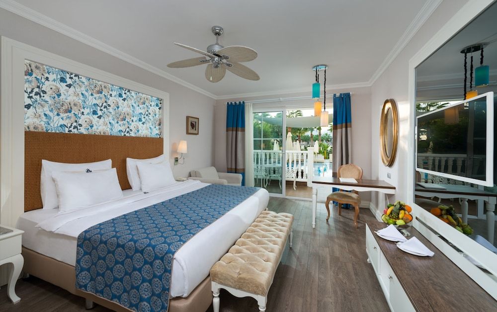Deluxe Room, Pool Access