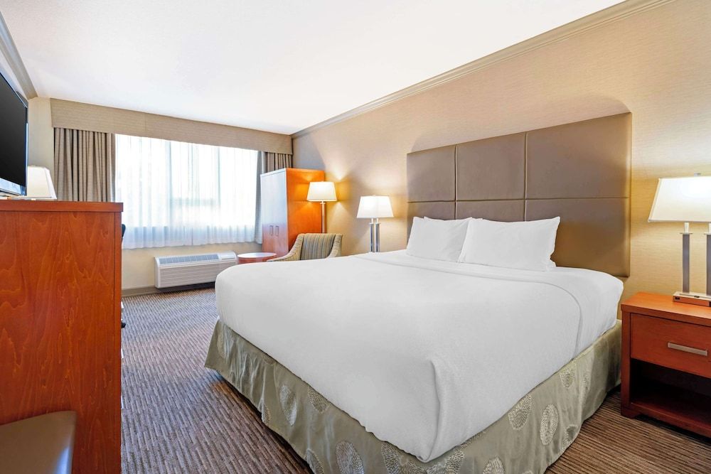 Best Western Plus Barclay Hotel Suite, 1 King Bed, Non Smoking, Refrigerator & Microwave (Walk-in Shower;with Sofabed)