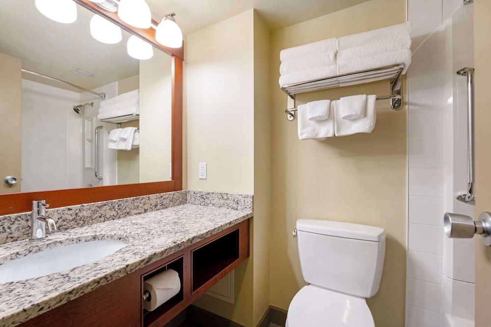 Best Western Plus Barclay Hotel Suite, 1 King Bed, Non Smoking, Refrigerator & Microwave (Walk-in Shower;with Sofabed) 3