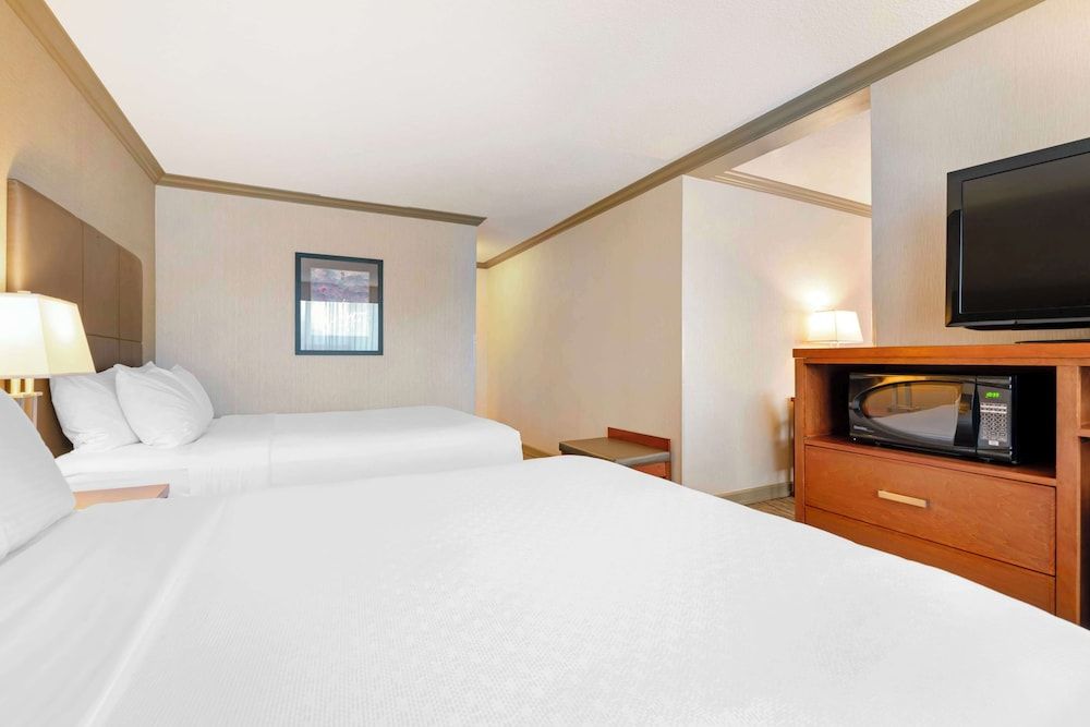 Best Western Plus Barclay Hotel Suite, 2 Queen Beds, Non Smoking, Refrigerator & Microwave (with Sofabed)