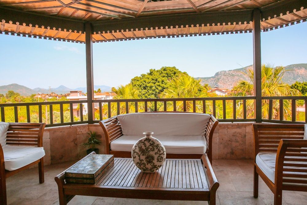 Signature Suite, Jetted Tub, Pool View