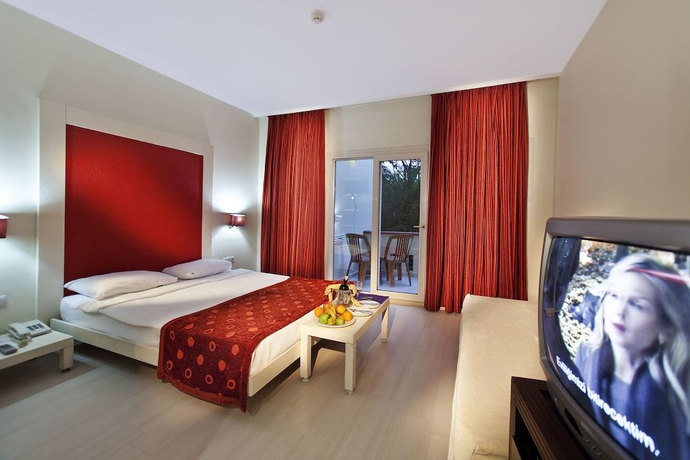 Club Economy Room