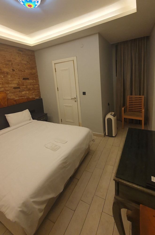 A Plus Residence Economy Room 6