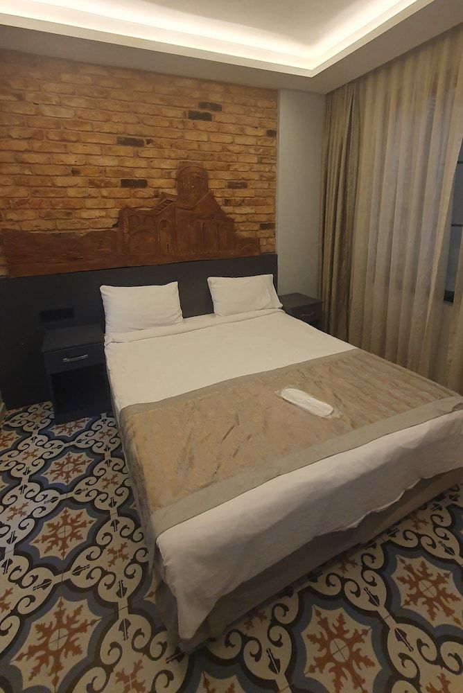 A Plus Residence Economy Room 2