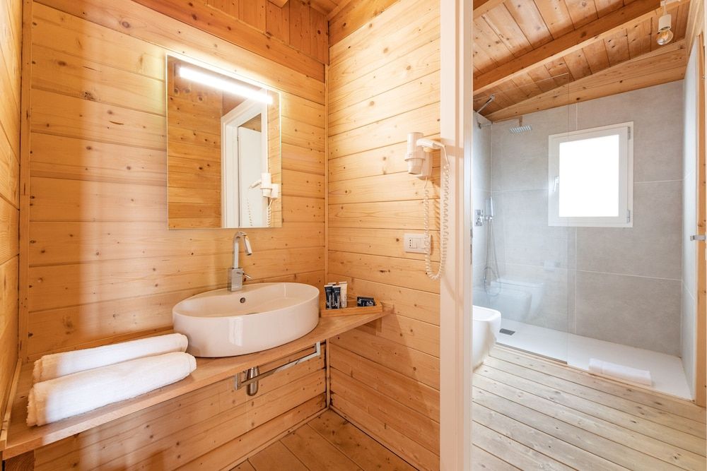 Plana Resort & SPA Cottage, Lake View 5