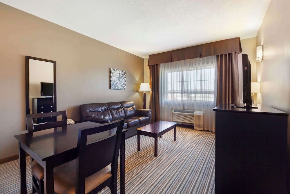 Best Western Plus Peace River Hotel & Suites