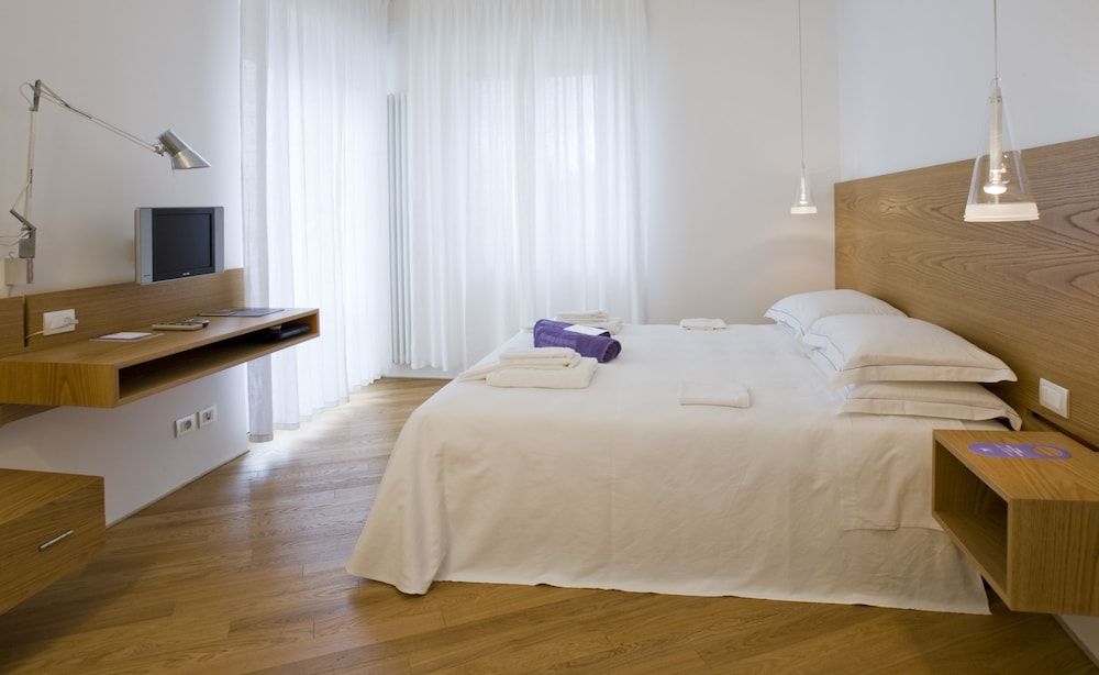 undefined Hotel Emilia 9