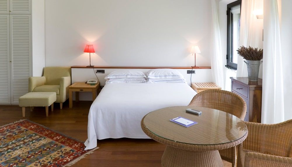 undefined Hotel Emilia 10