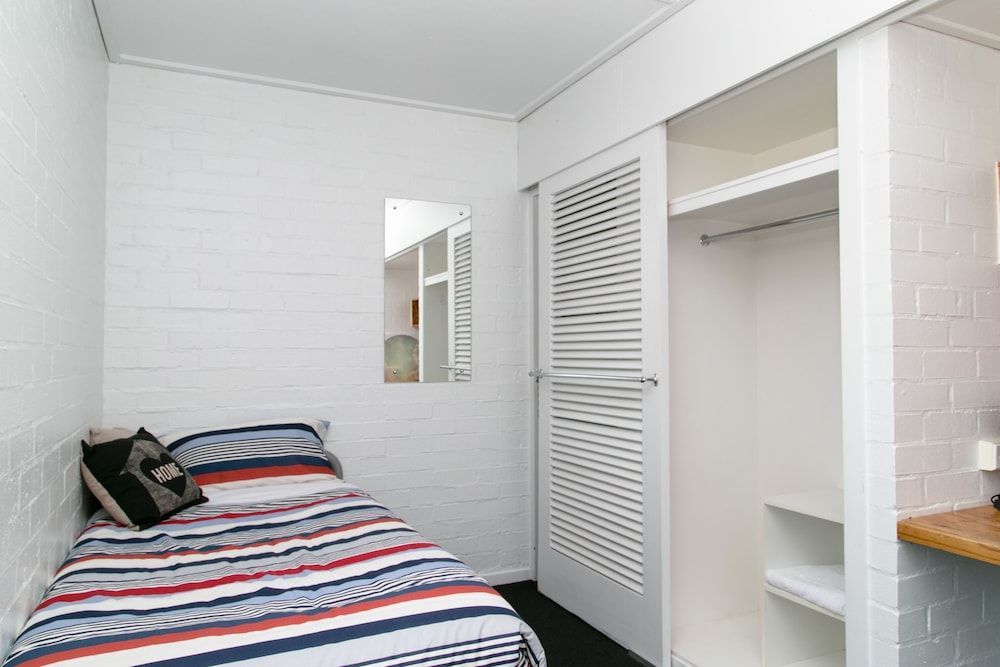 7 Bedrooms Apartment