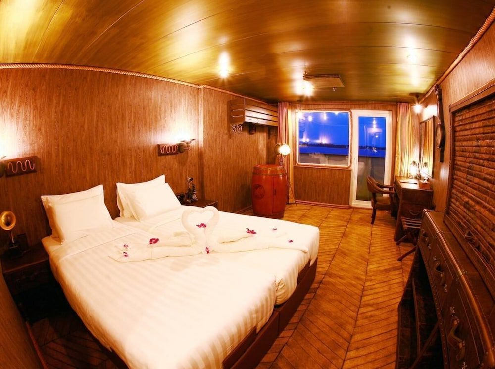 Vintage Luxury Yacht Hotel Deluxe Room With Balcony River View