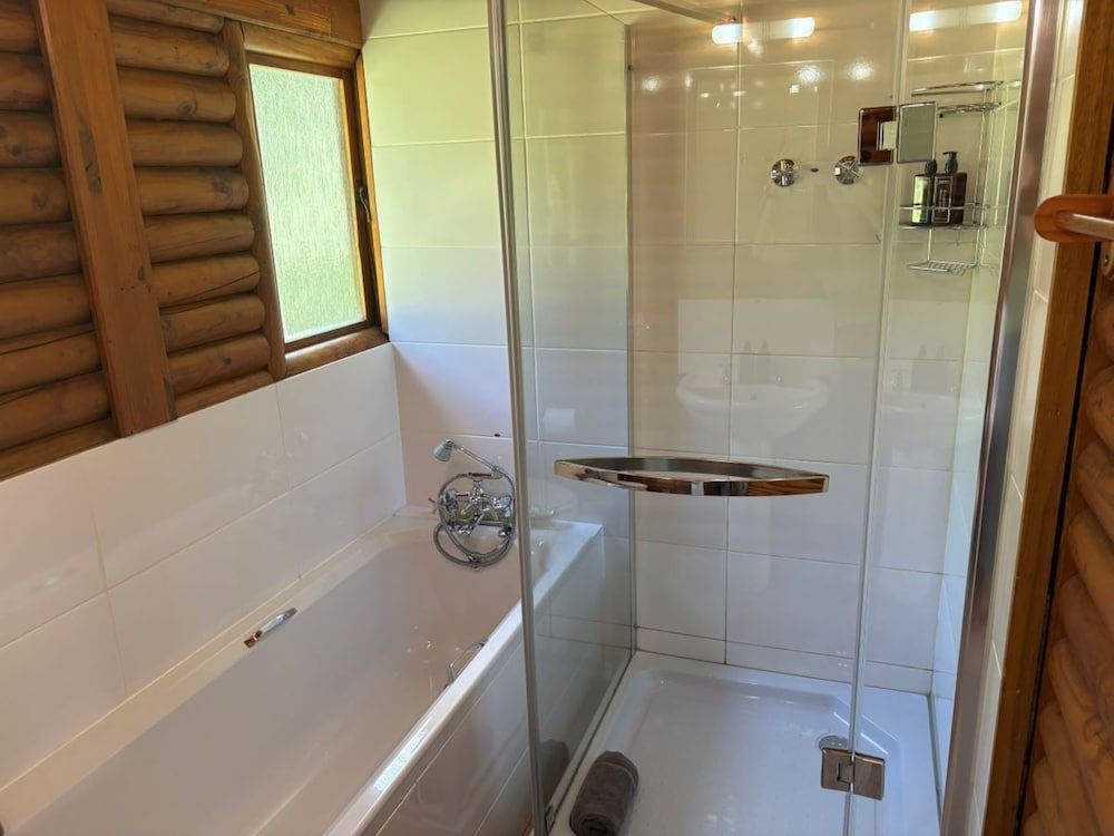 Eight Bells Mountain Inn Family Room (Swiss Village) 7