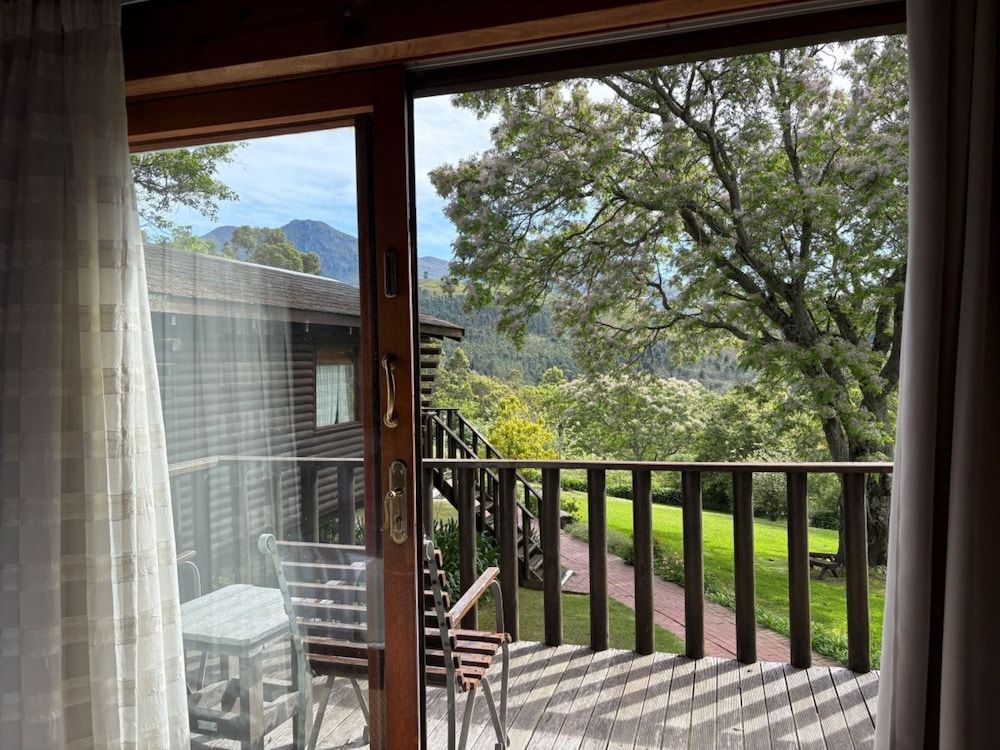 Eight Bells Mountain Inn Double/Twin Rooms - Swiss Village Cabins 5