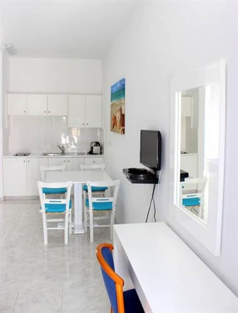 Flokkas Hotel Apartments Studio 6