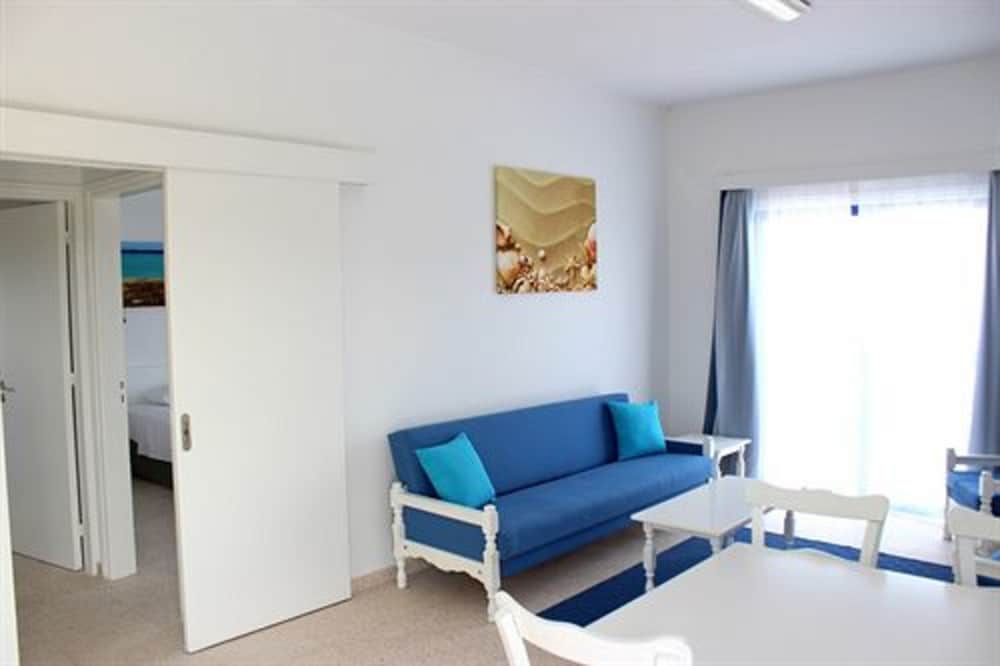 Flokkas Hotel Apartments Basic Apartment, 1 Bedroom, Pool View 3