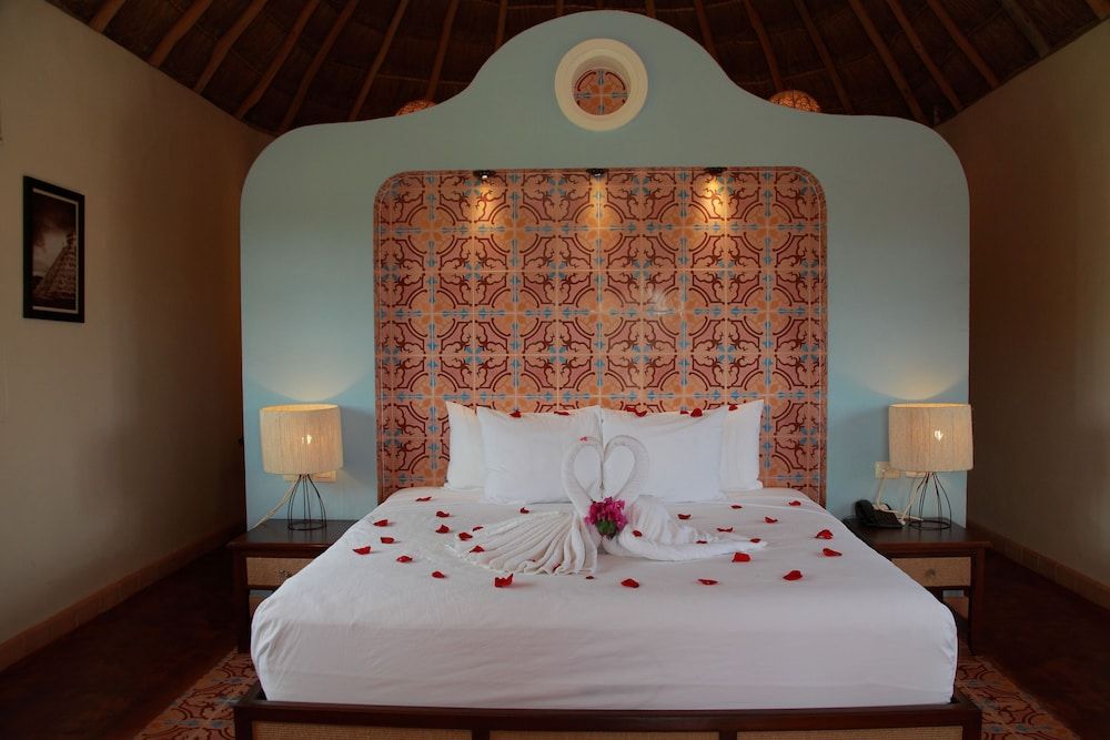 Hacienda Viva Sotuta de Peón Superior Room, 1 King Bed, Balcony, Courtyard View (Palapa Roof) 2