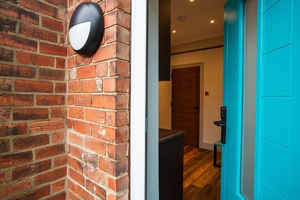 West Park Hotel Deluxe Apartment 5