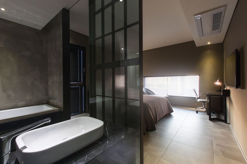 SR Hotel Magok Run of House (Random Assignment at Check-in) 4