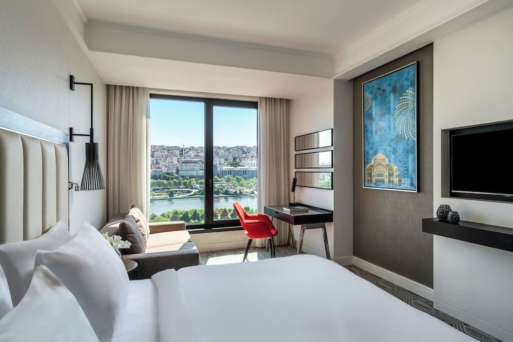 Deluxe Room, 1 King Bed, Sea View