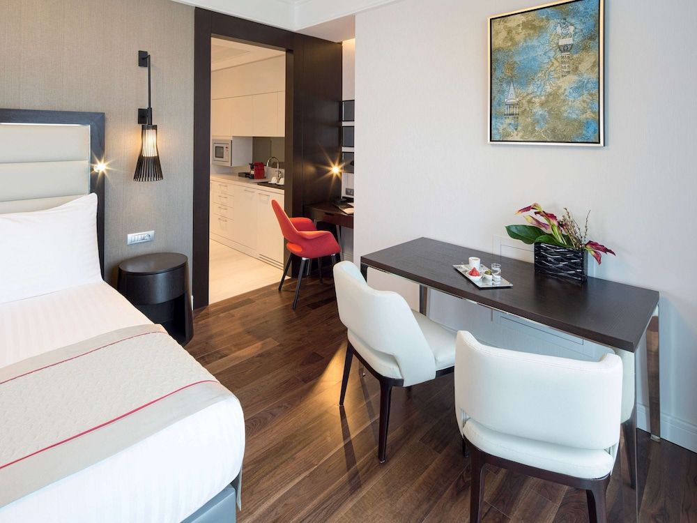 Junior Suite, 1 Queen Bed with Sofa bed, Sea View