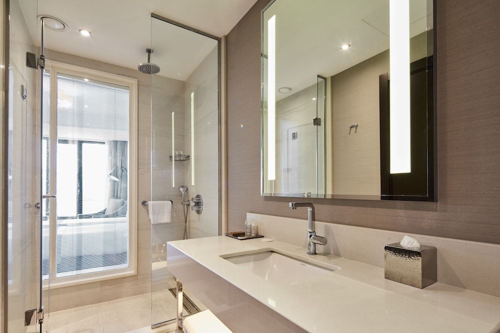 Deluxe Room, 1 King Bed, Sea View
